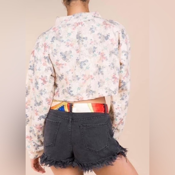 C̺͆L̺͆E̺͆A̺͆R̺͆A̺͆N̺͆C̺͆E̺͆ POL Floral Crop Sweater - Picture 3 of 3